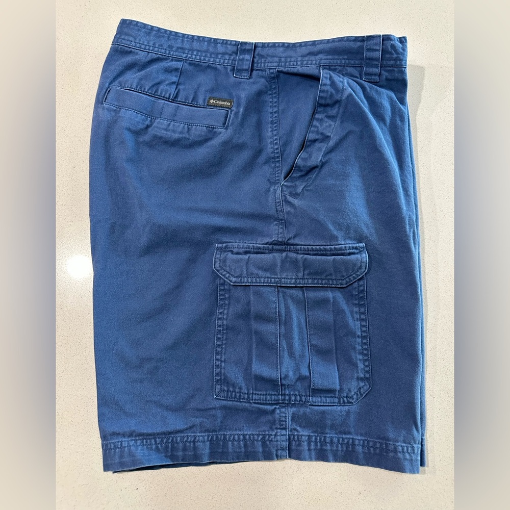 Columbia Men's Navy Cargo Shorts Size 38.